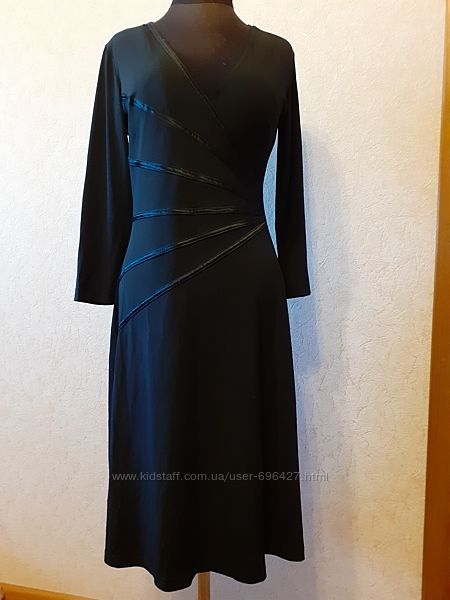Черное платье из тонкого трикотажа, приталенное  44-48