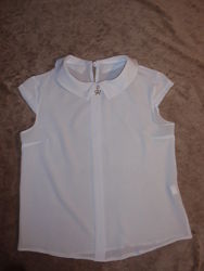 Красивая нарядная белая блузка