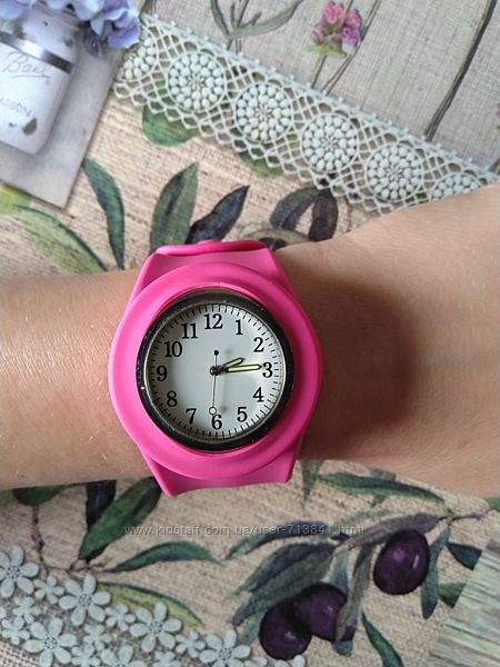 Модные наручные часы с гибким силиконовым ремешком
