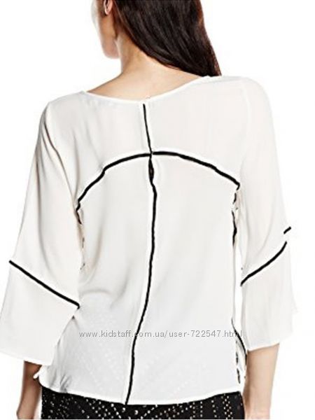  Белоснежная блуза с контрастной отделкой