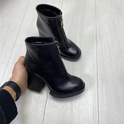 Черевики на каблуку