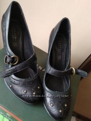 Новые туфельки, Италия, натуральная кожа, идеальный размер каблука, 40 разм