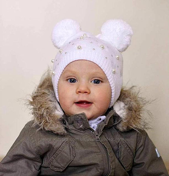 Демисезонная шапка для девочки