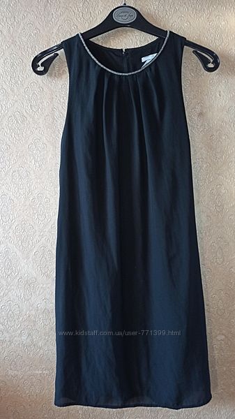 Красивое черное шифоновое платье h&m с украшением на вороте свободного кроя