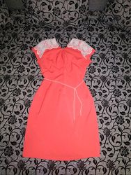 Платье  с гипюром кораловое 50 р