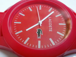 Часы кварцевые Lacoste красные