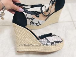 #1: Босоножки Питон на т