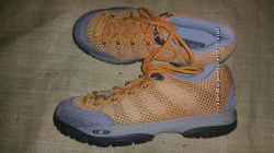 40р-25. 5-26 см ботинки  Salomon road treap  вся стелька с загибом 26 см, н