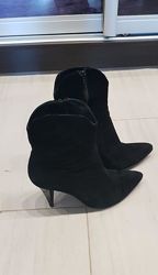 Замшевые ботинки