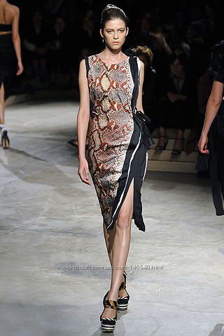 Подиумное платье Prada , оригинал, одето раз.