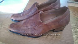 Новые кожаные коричневые женские туфли на небольшом каблуке