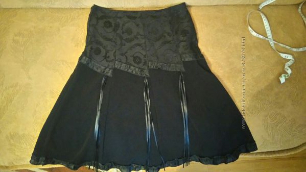 Черная красивая классическая элегантная миди юбка
