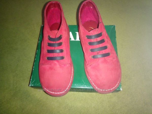 Замшевые ботинки Peaks красного цвета