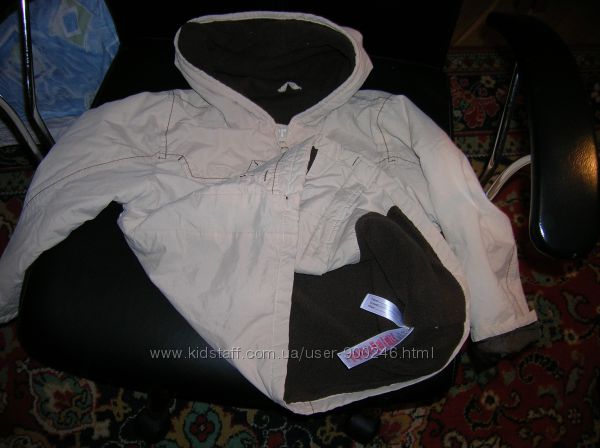 Куртка НА 6-7 ЛЕТ с капюшоном на флисе 