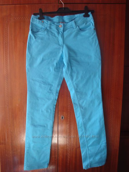 Ярко -голубого цвета джинсы, р. 12, 40 , бу