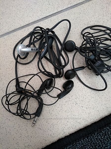 Різні навушники для телефонів