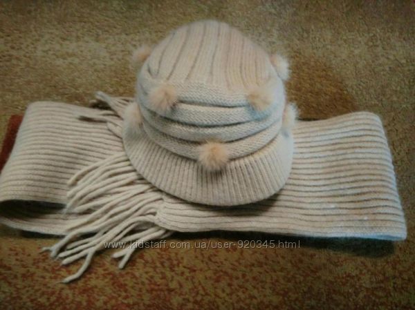 Комплект шарф и шапка с натуральным мехом 