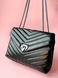 Чорна шкіряна жіноча сумка Італія натуральна шкіра на ланцюжку бренд