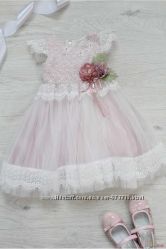 Сукня ніжно-рожевого кольору з брошкою для дівчинки Miss Lucia