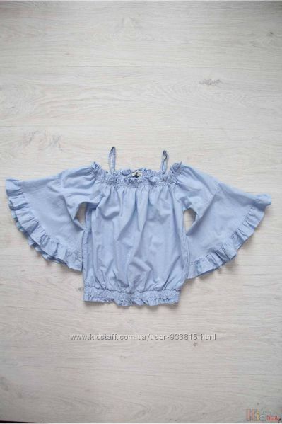 Блуза блакитна з відкритими плечима і широкими рукавами Escabel Kids