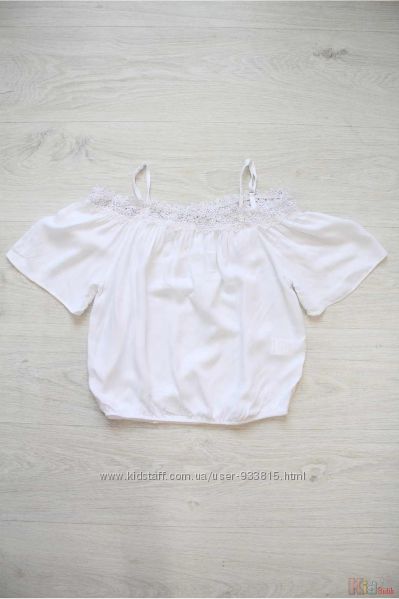 Блуза біла з відкритими плечима і мереживом Escabel Kids