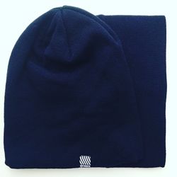 Комплект шапка и горловик темно синего цвета