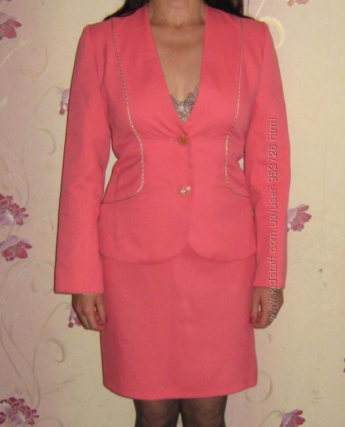 Стильный женский костюм розового цвета р. 44
