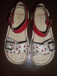 Босоножки ТМ Clarks и ТМ Garvalin
