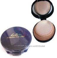 Пудра Karina №B375 в синей упаковке со спонжем и зеркальцем - 48 грн.