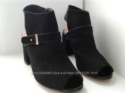  Замшевые босоножки 