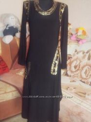 Продам женское трикотажное черное платье 50 размера сзолотистыми вставками