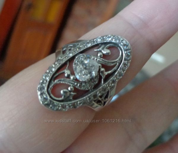 Шикарное кольцо серебро 925 пробы .