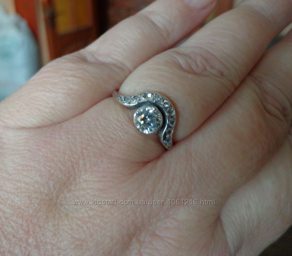 Шикарное кольцо Серебро 925 пробы .