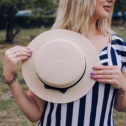 Соломяний капелюх канотьє, пляжний жіночий літній капелюшок