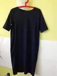 Темно- синее фактурное платье  Cos