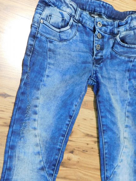 Новые джинсы с потертостями