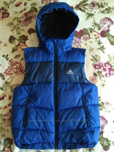 Тёплая жилетка от Adidas 140р