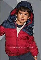 Яркая и практичная курточка для мальчишек с C&A, последний размер  98