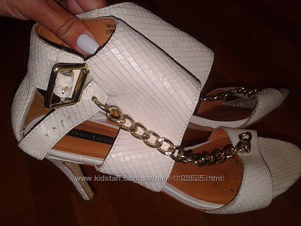 літнє взуття