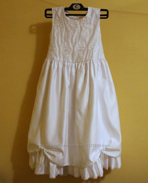 фирменное нарядное , белое платье 6-7 лет