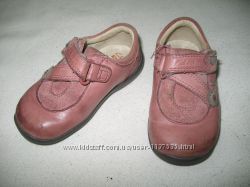 Полностью кожаные туфли на девочку Clarks FIRST SHOES  р 20