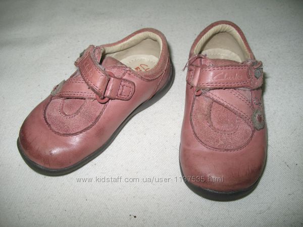 Полностью кожаные туфли на девочку Clarks FIRST SHOES  р 20