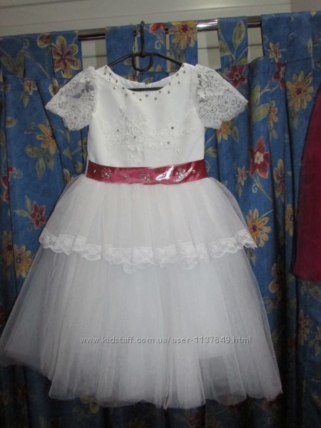 Платья нарядные белые с фатином на р 98-110