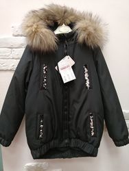 Стильная черная куртка-парка с капюшоном и пайетками для девочки 9-10 лет