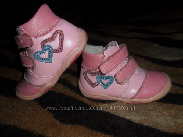 Демисезонные розовые ботинки девочке 