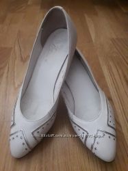 Белые кожаные туфли 37 р-ра 24. 5 см