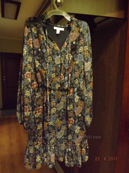 Продам платье на девушку фирмы Springfield размер 34, рост 158-164.