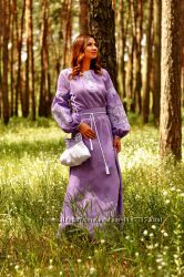 Витончена сукня лавандового відтінку з ніжною вишивкою