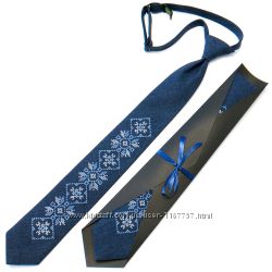 Підліткова краватка з вишивкою синя 715