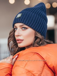 Лаконичная шапка с оригинальная
